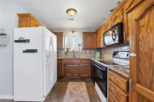 $275,000 | 1201 Maple Lane, Pleasant Hill, MO 64080