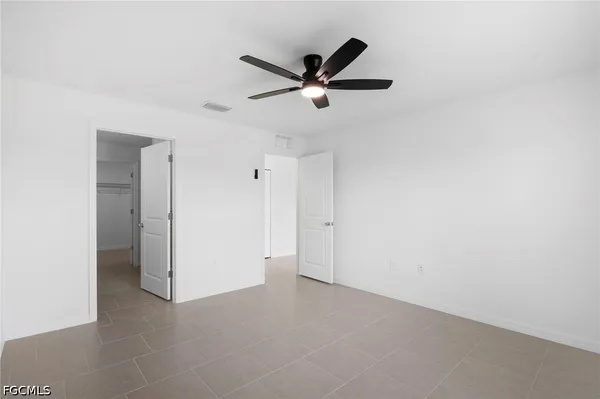 a view of a livingroom with a ceiling fan