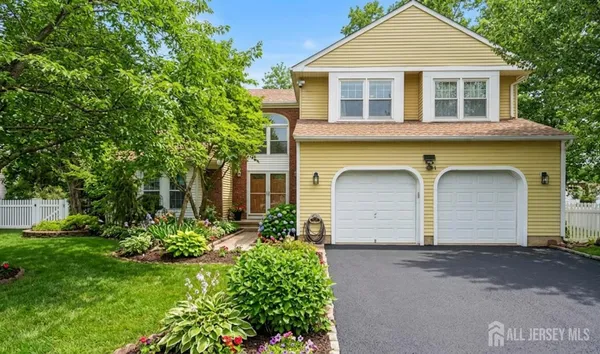 $890,000 | 9 Chipwood Lane, North Brunswick, NJ 08902