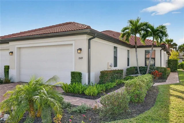$490,000 | 1519 Oceania Drive South, Naples, FL 34113