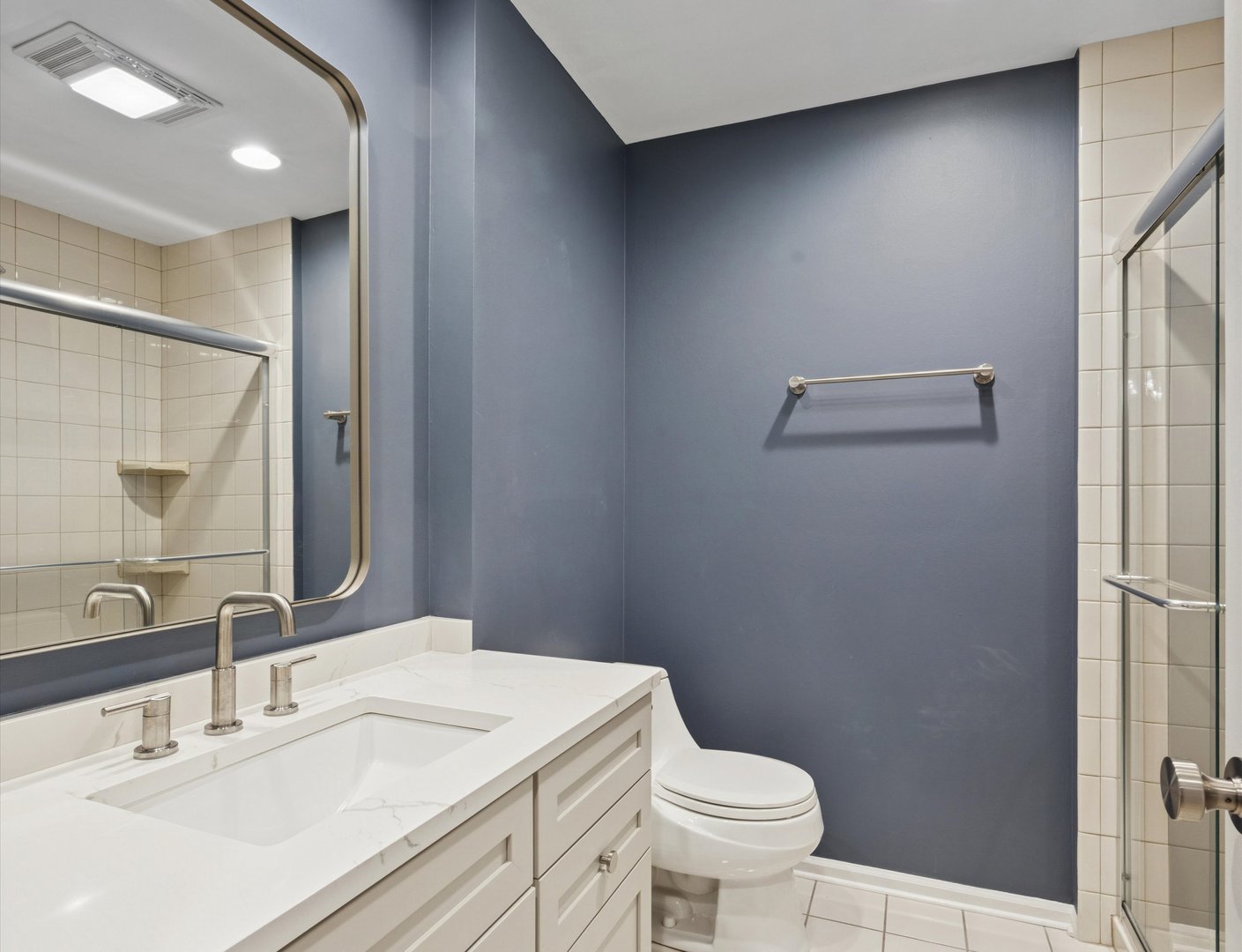 1401 Burr Oak Road, Unit 105B Hinsdale, IL 60521 - Photo 14 of 27 a bathroom with a sink and a toilet