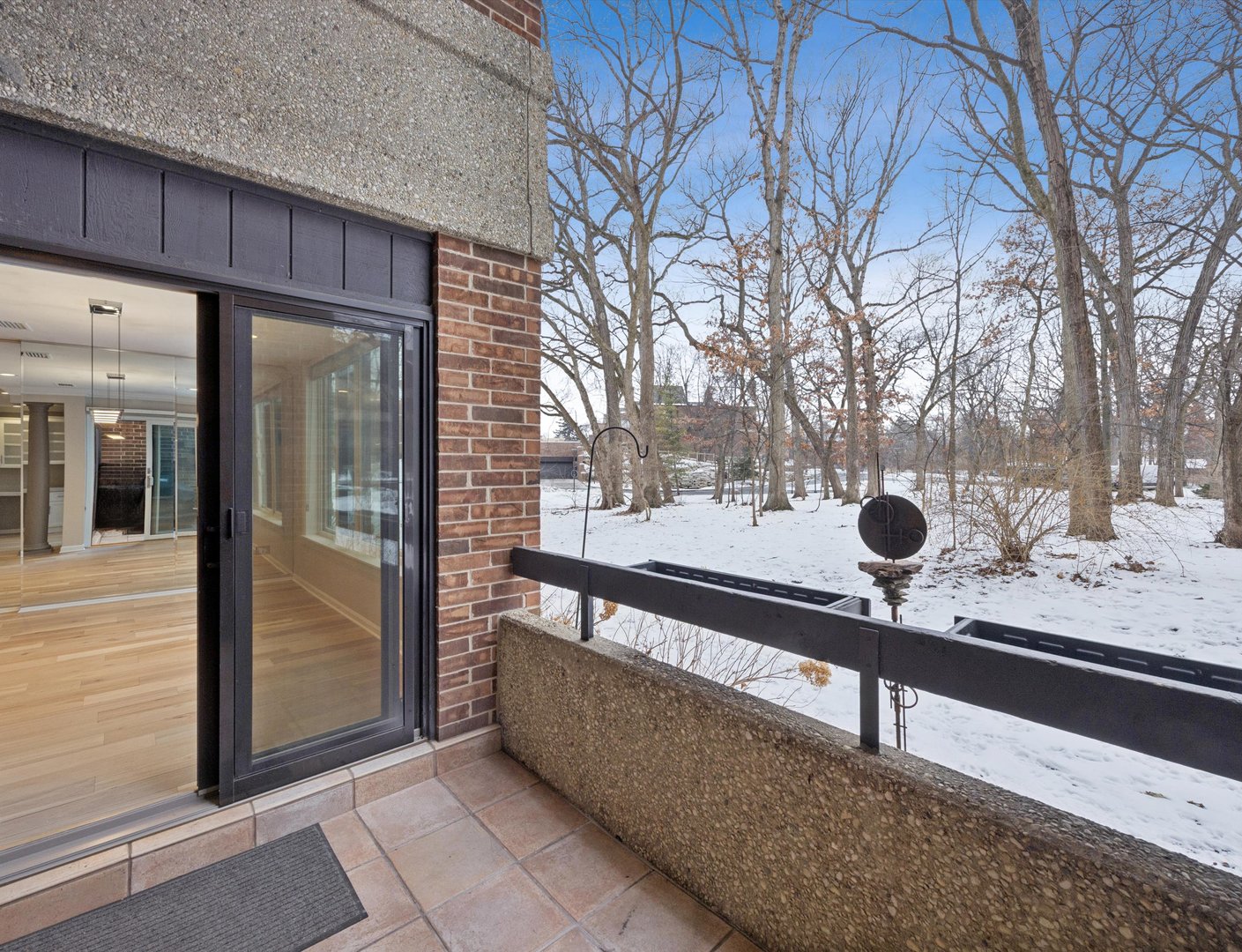1401 Burr Oak Road, Unit 105B Hinsdale, IL 60521 - Photo 16 of 26 a view of a outdoor space