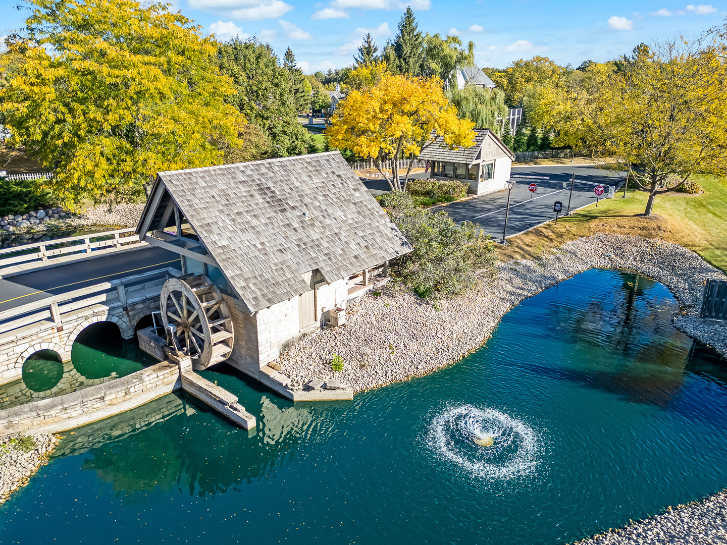 1401 Burr Oak Road, Unit 105B Hinsdale, IL 60521 - Photo 24 of 26 a view of a backyard with swimming pool