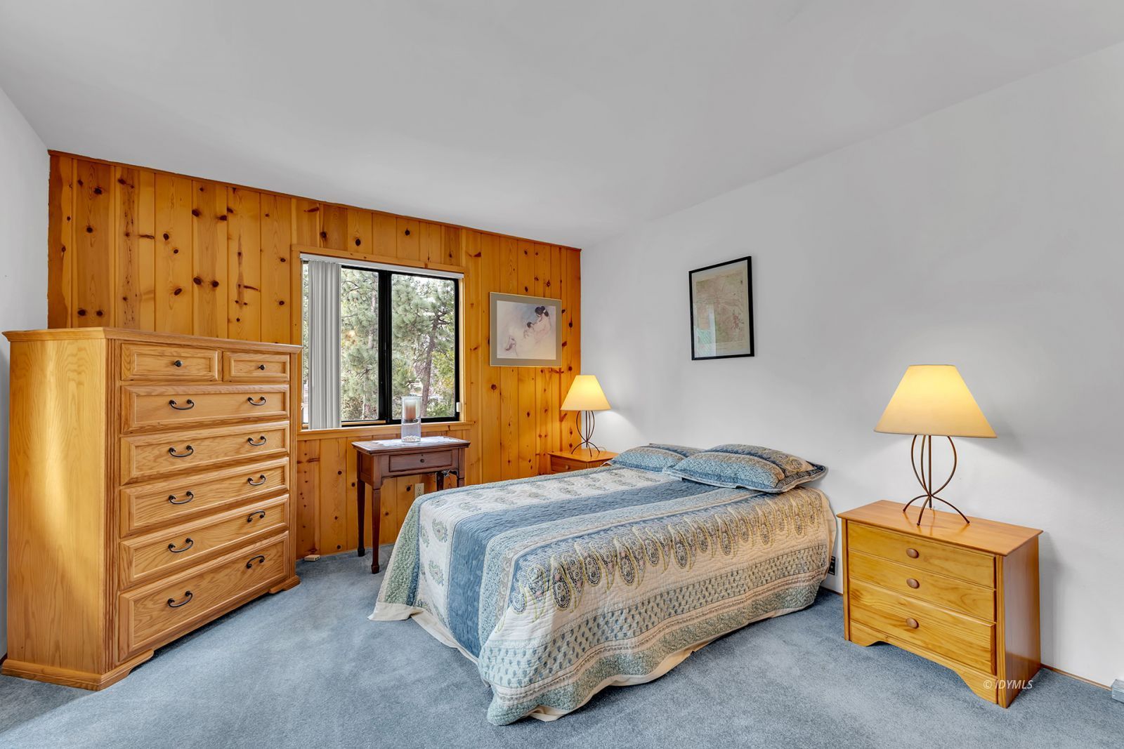 53440 West Ridge Road Idyllwild, CA 92549 - Photo 37 of 66 a bedroom with a bed and a lamp