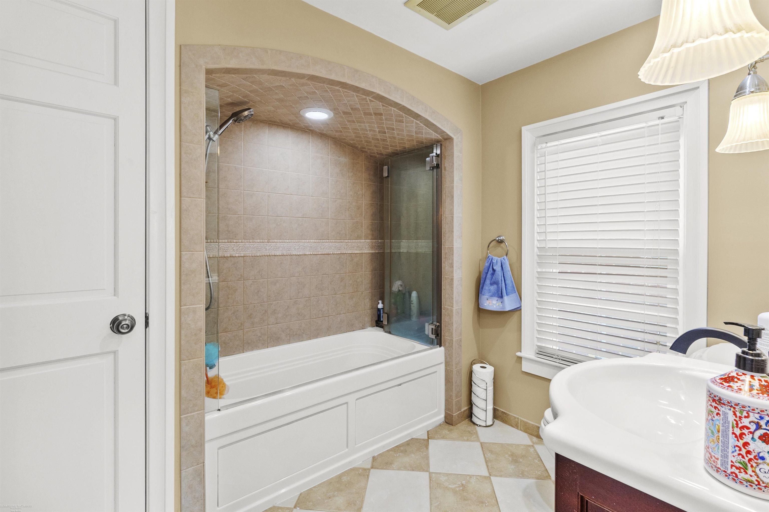 460 Moran Road Grosse Pointe Farms, MI 48236 - Photo 21 of 48