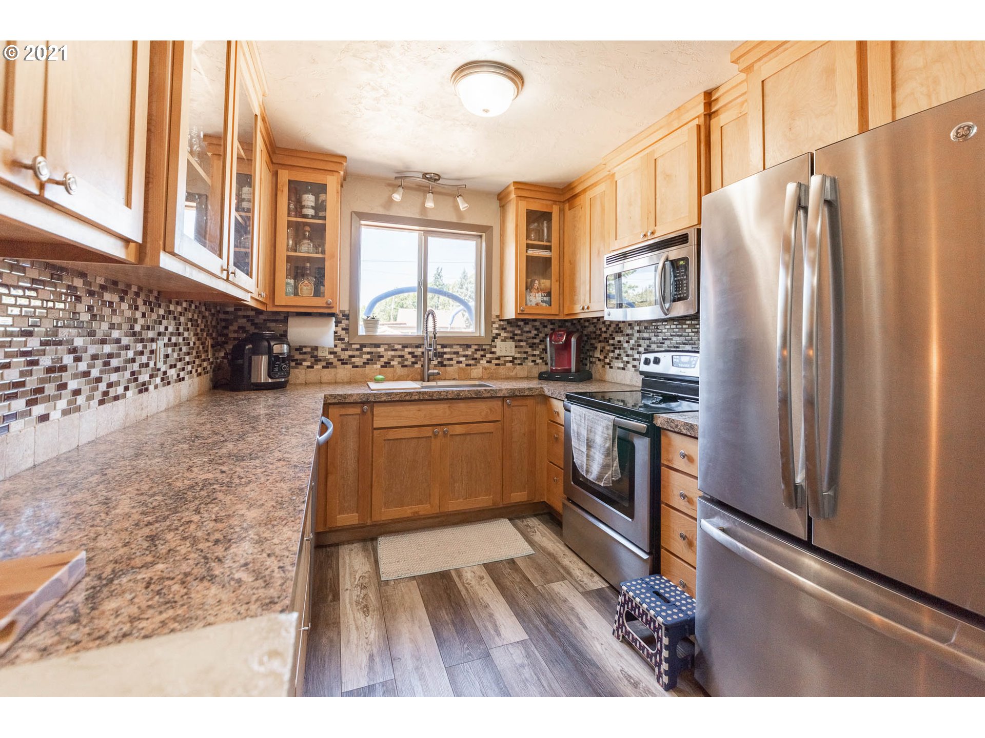 2450 F Street Springfield, OR 97477 - Photo 8 of 23