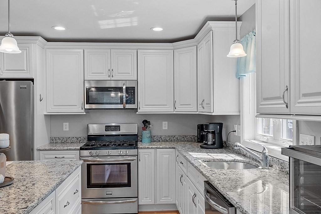 190 Pilgrim Road, Unit 190 Haverhill, MA 01832 - Photo 6 of 30 Gallery Image 6