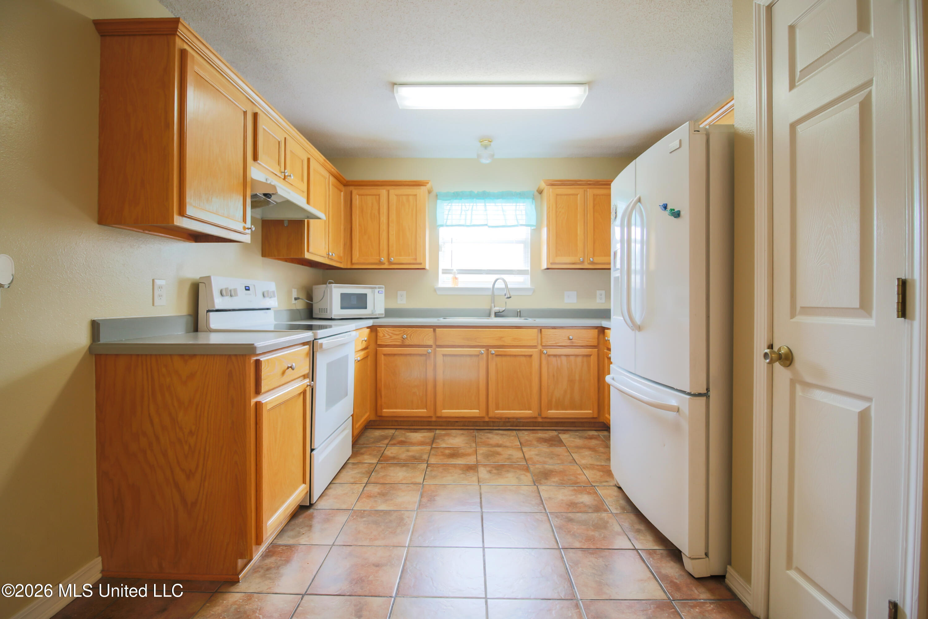 375 Nelson Road Biloxi, MS 39531 - Photo 8 of 19 Kitchen