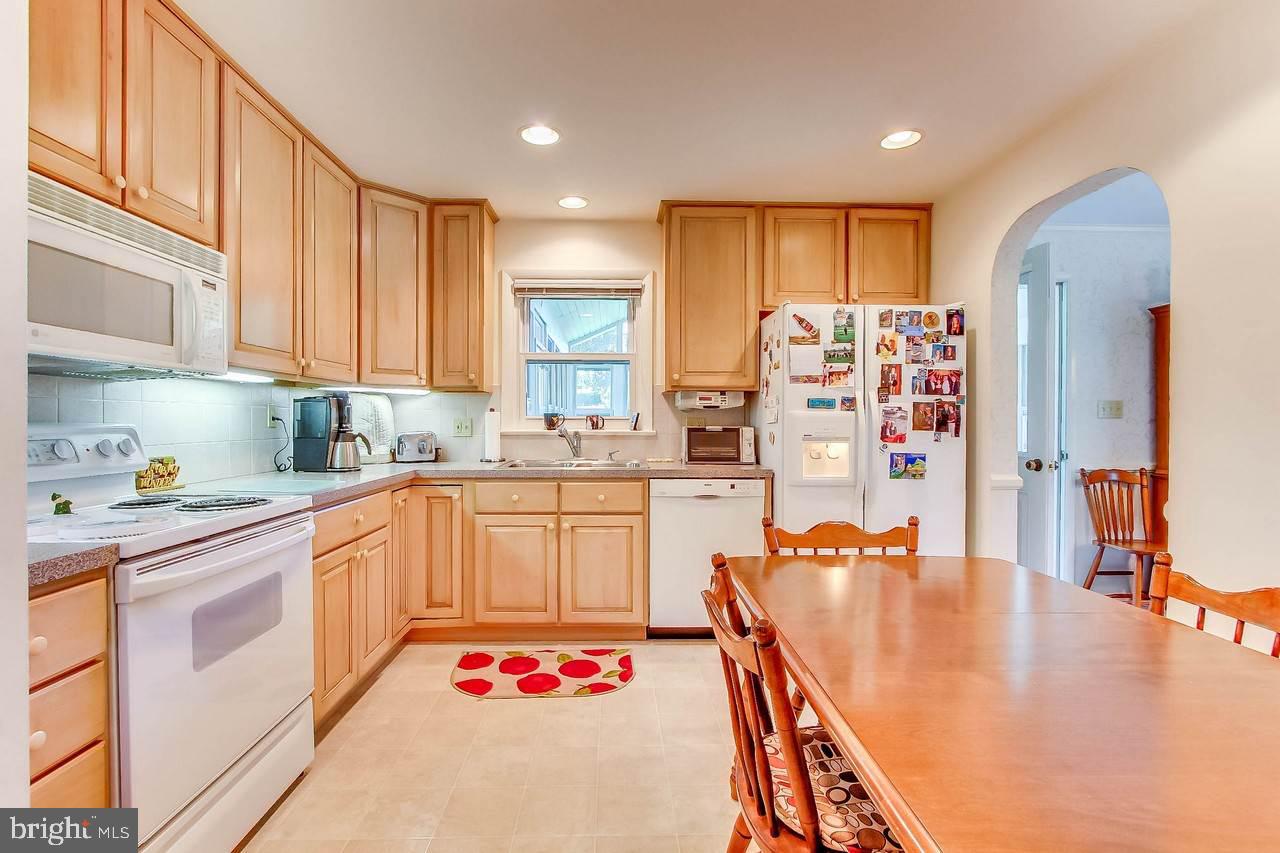 2442 Warwick Road York, PA 17408 - Photo 7 of 24 Gallery Image 7