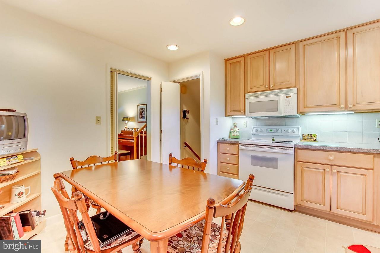 2442 Warwick Road York, PA 17408 - Photo 8 of 24 Gallery Image 8