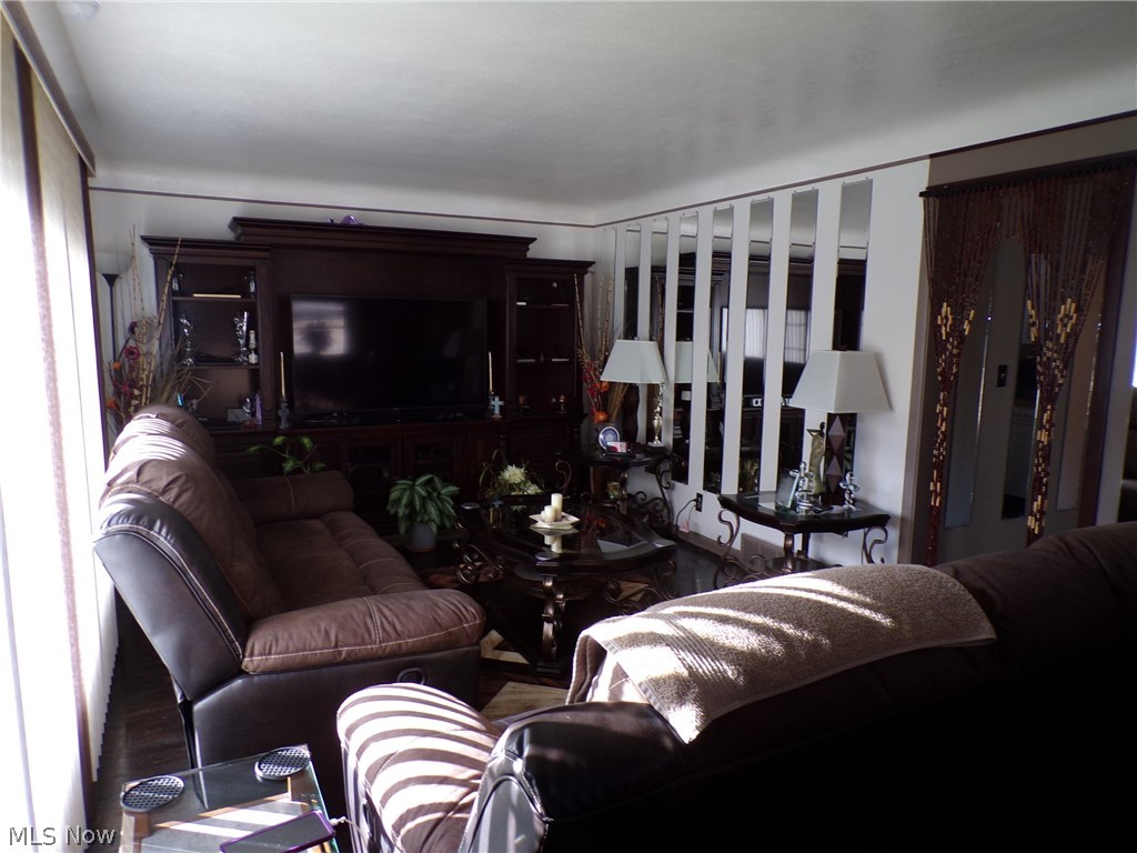 1136 Monarch Road Cleveland, OH 44121 - Photo 15 of 23 Gallery Image 15