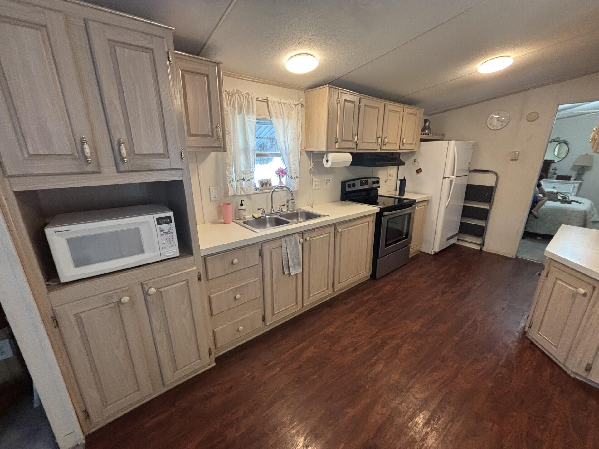 5381 Southwest 35th Street Davie, FL 33314 - Photo 17 of 33 thumbnail_IMG_4765