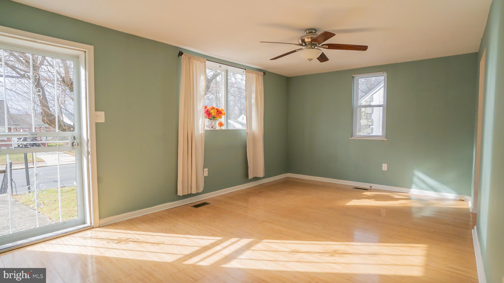 1527 Rhawn Street Philadelphia, PA 19111 - Photo 5 of 41 Living room