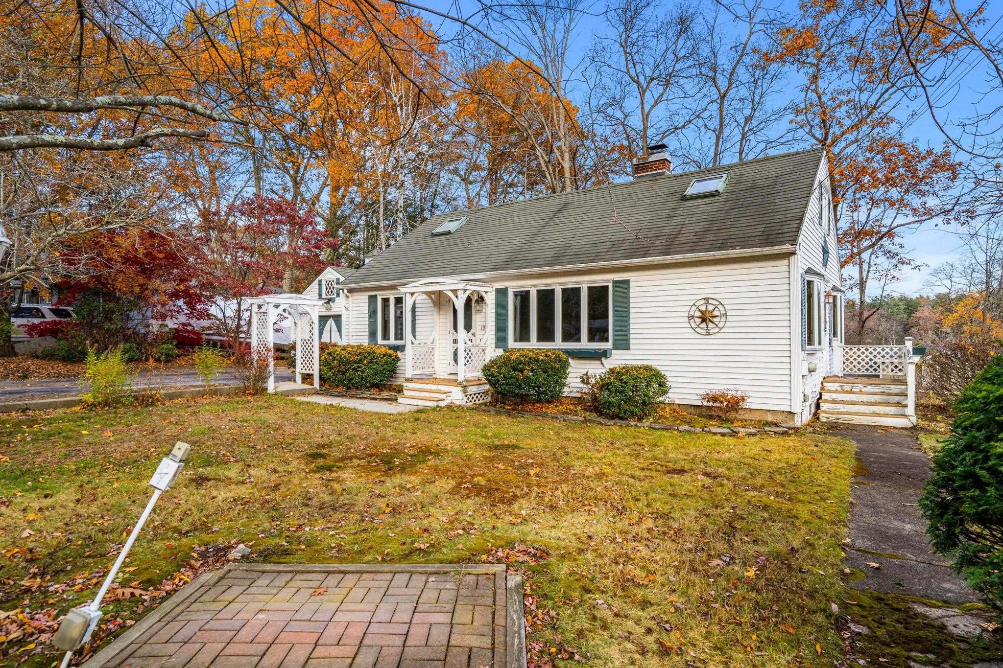 19 McGrath Road Pelham, NH 03076 - Photo 3 of 40 Gallery Image 3
