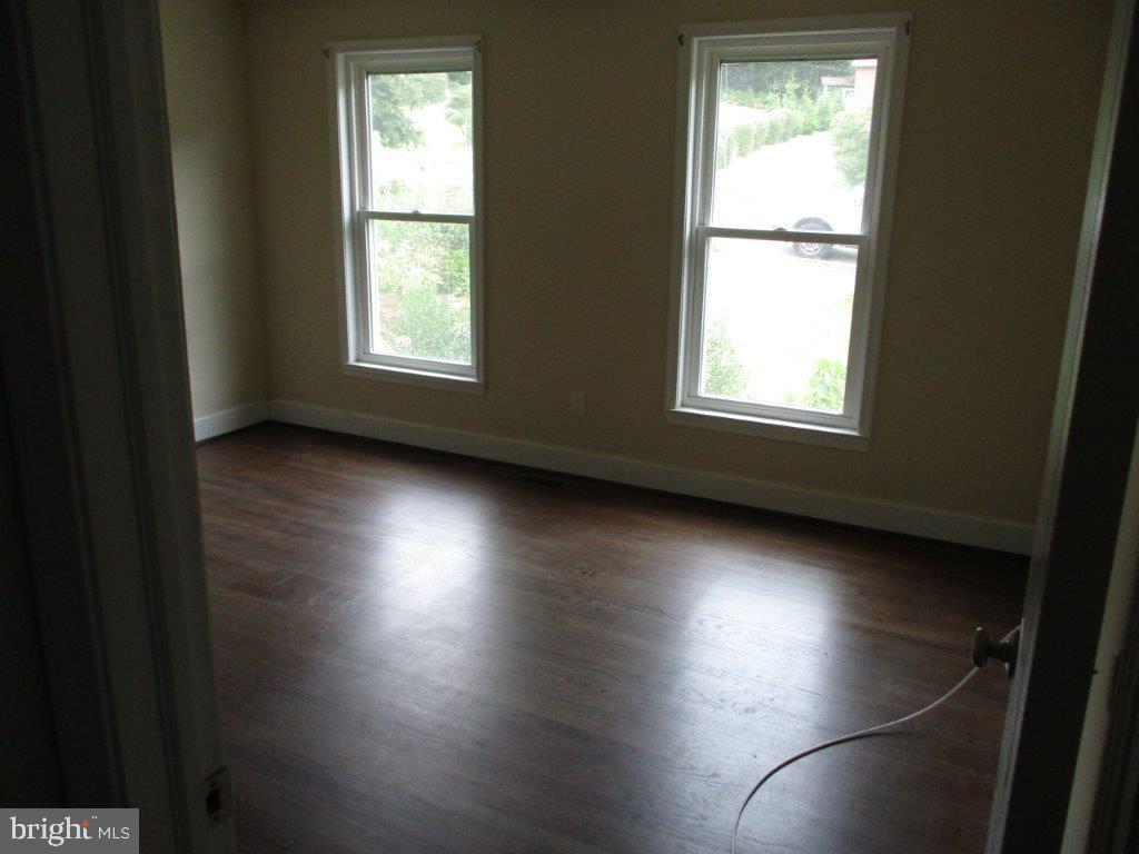 1095 Roberts Road Media, PA 19063 - Photo 11 of 40 master bedroom