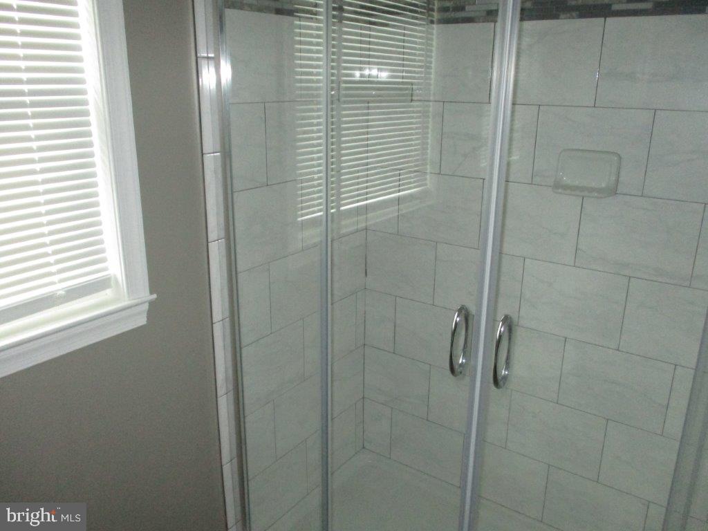 1095 Roberts Road Media, PA 19063 - Photo 13 of 40 stall shower glass doors