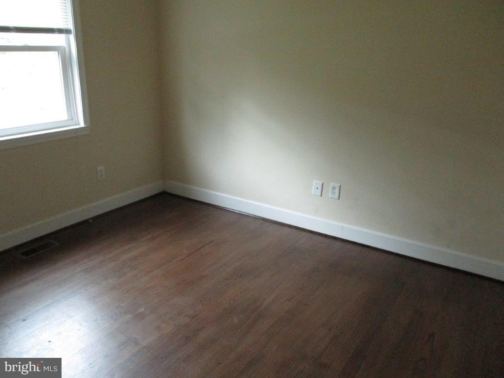 1095 Roberts Road Media, PA 19063 - Photo 19 of 40 1st floor bedroom #2