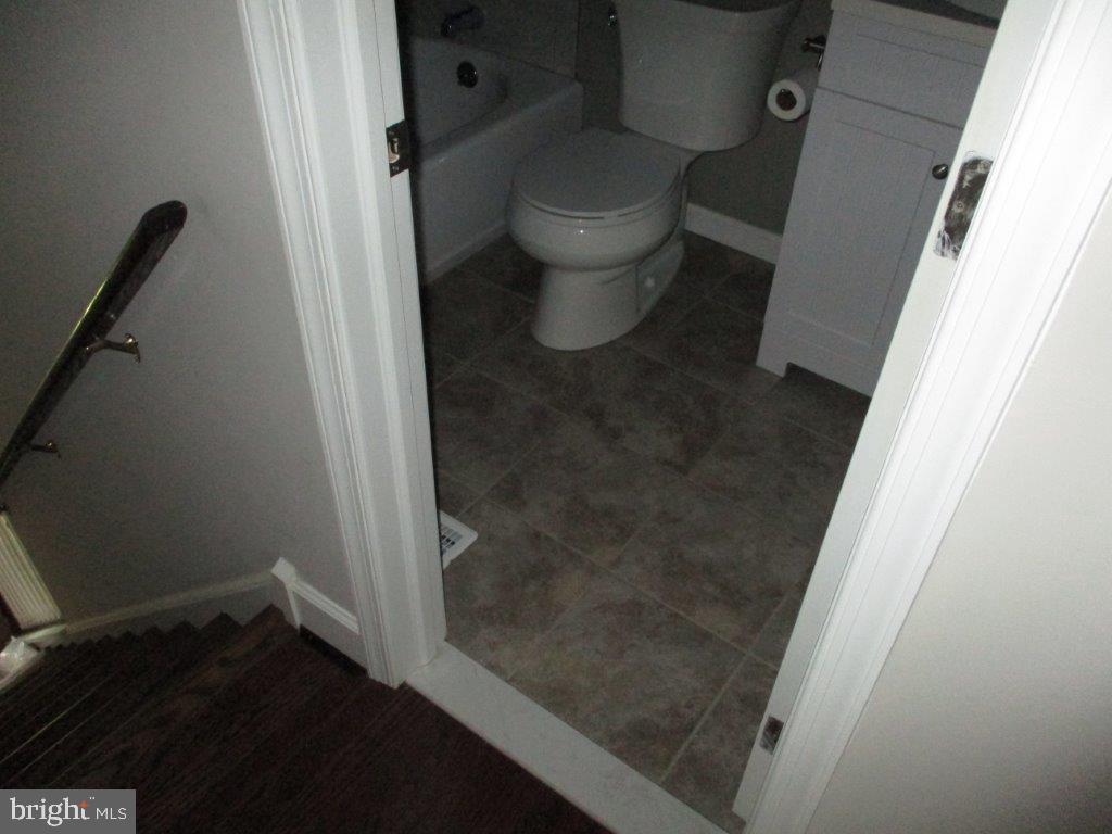 1095 Roberts Road Media, PA 19063 - Photo 25 of 40 2nd floor bath