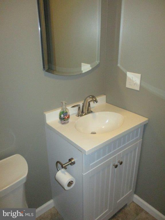 1095 Roberts Road Media, PA 19063 - Photo 27 of 40 vanity 2nd floor bath