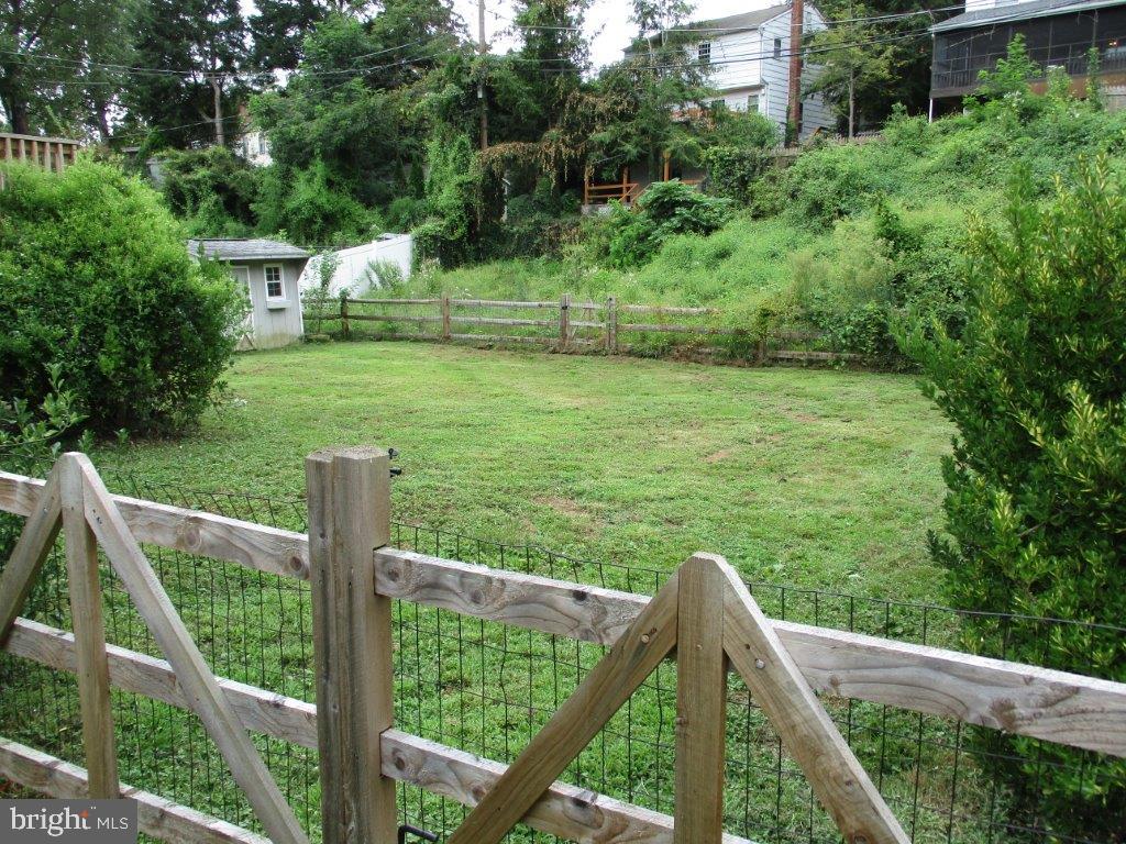 1095 Roberts Road Media, PA 19063 - Photo 33 of 40 back yard from double gate