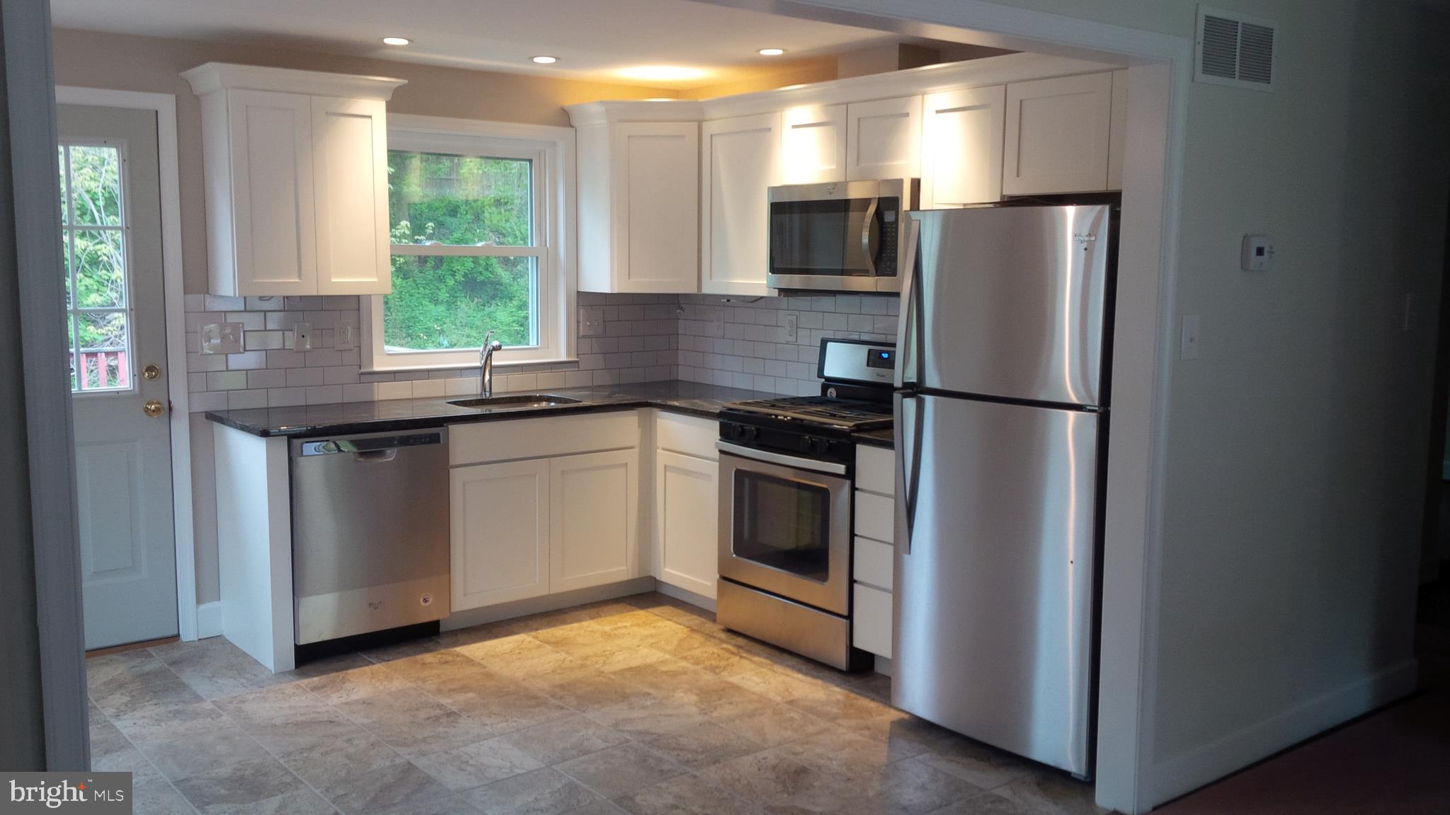 1095 Roberts Road Media, PA 19063 - Photo 5 of 40 New kitchen 2017 new stainless appliances