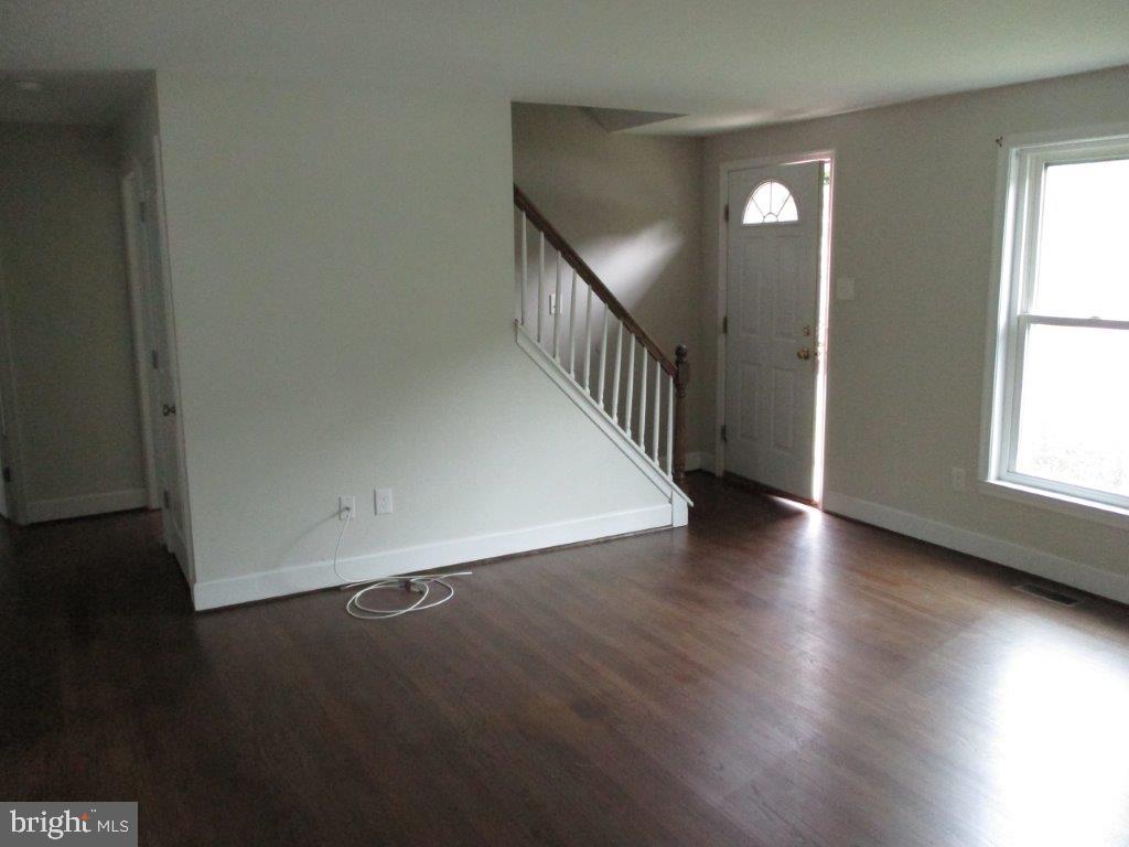 1095 Roberts Road Media, PA 19063 - Photo 10 of 40 living room view to front door
