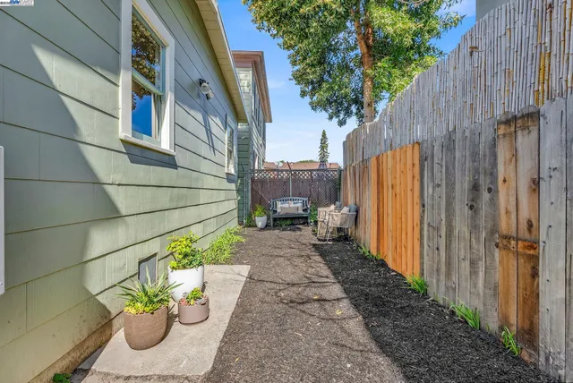 a view of a back yard of the house