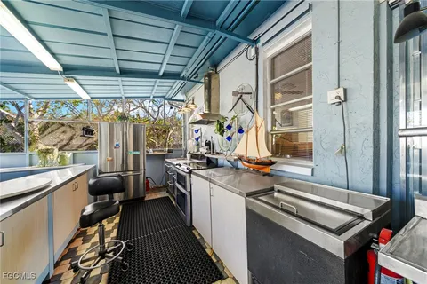 $715,000 | 813 105th Avenue North, Naples, FL 34108