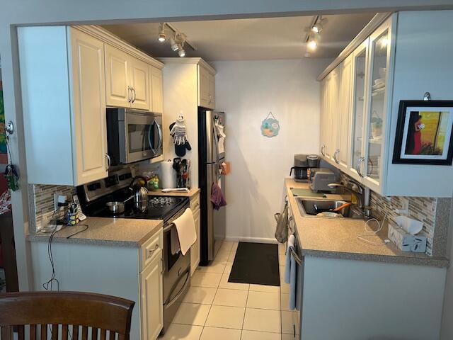 4039 Exeter C Boca Raton, FL 33434 - Photo 3 of 13 Kitchen