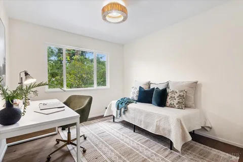 $1,375,000 | 7960 Bella Vista Drive, Sebastopol, CA 95472