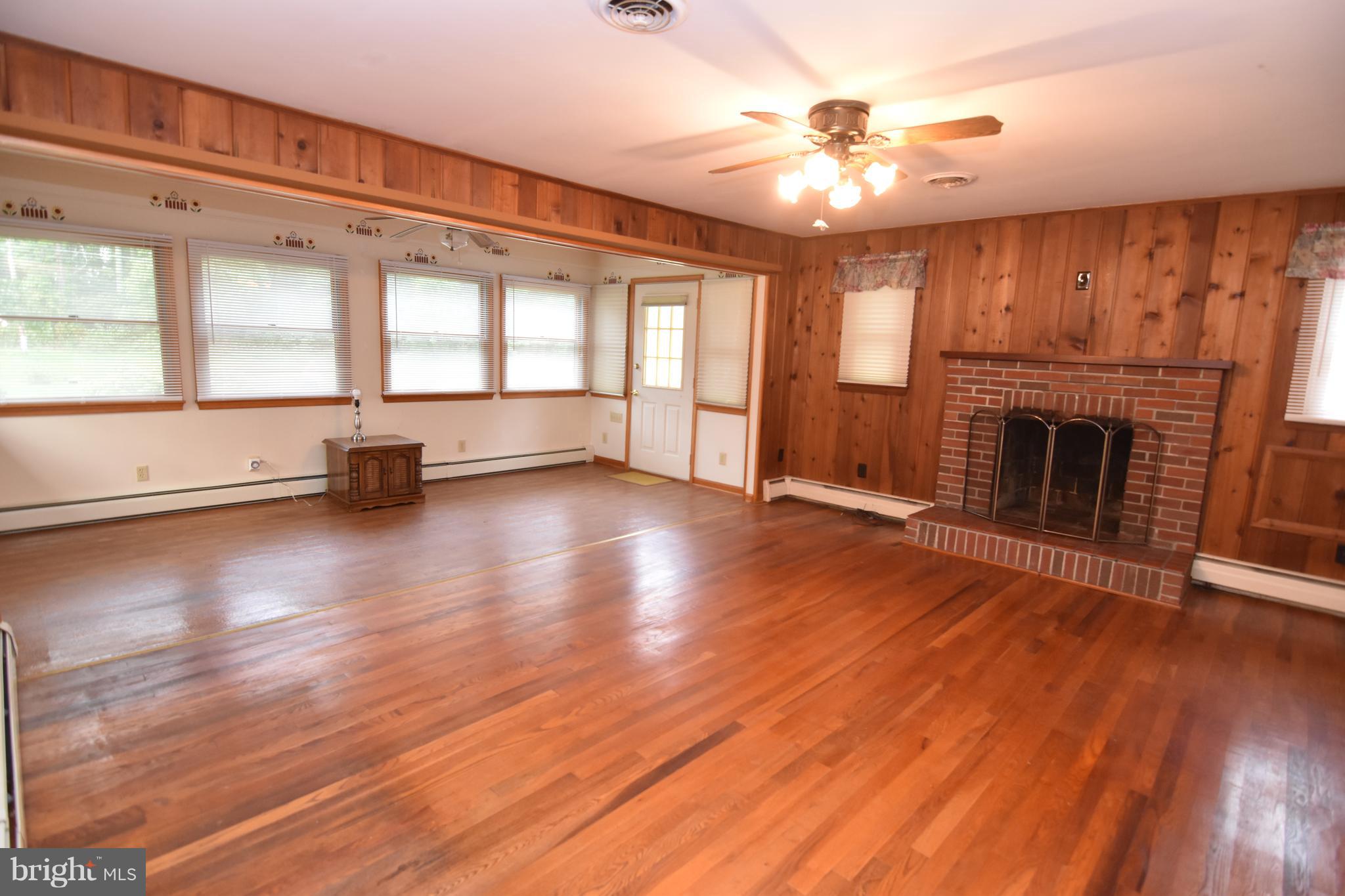 38000 Ed Brown Road Coltons Point, MD 20626 - Photo 4 of 30 Living Room