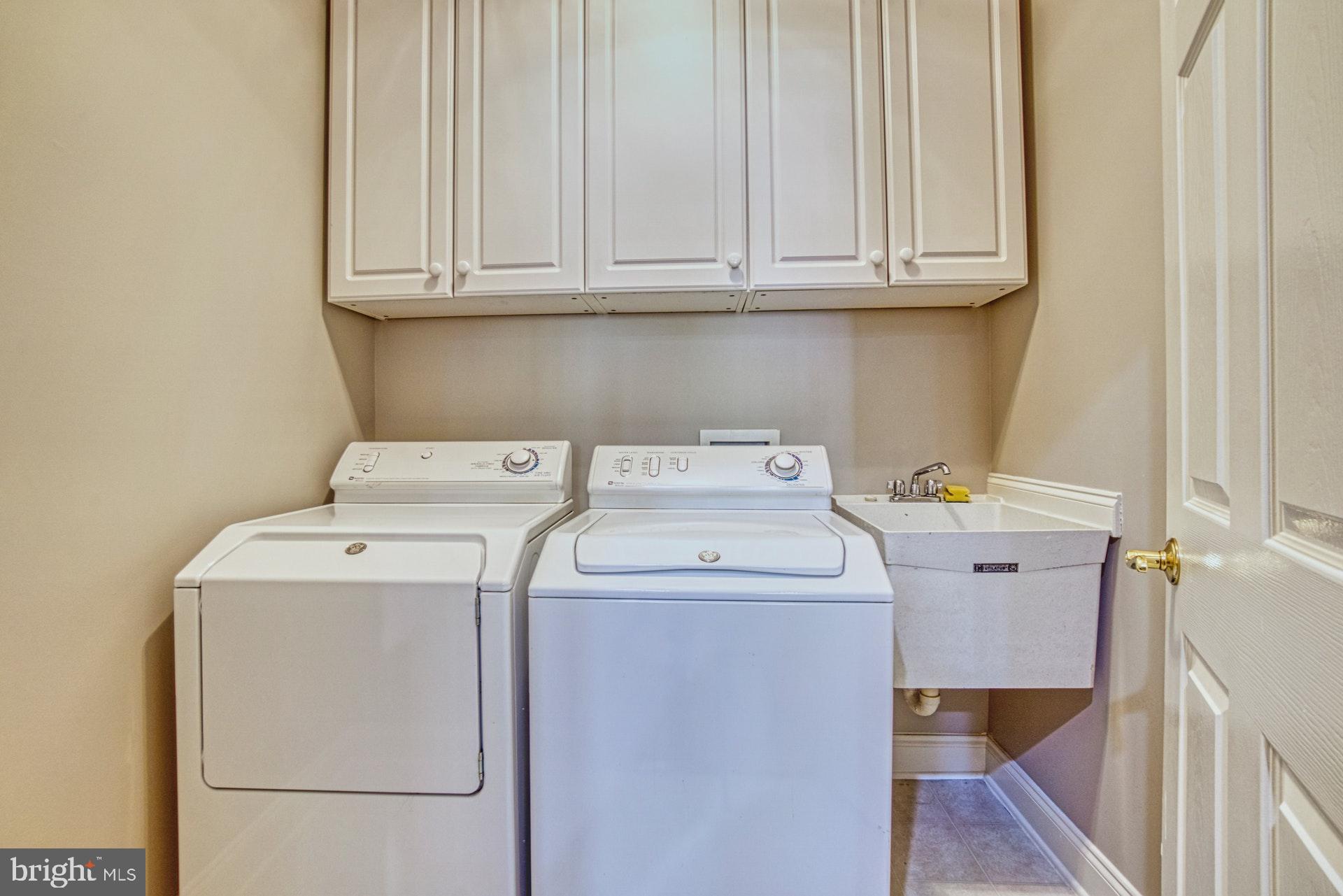 20052 Valhalla Square Ashburn, VA 20147 - Photo 11 of 30 LAUNDRY ROOM WITH SINK