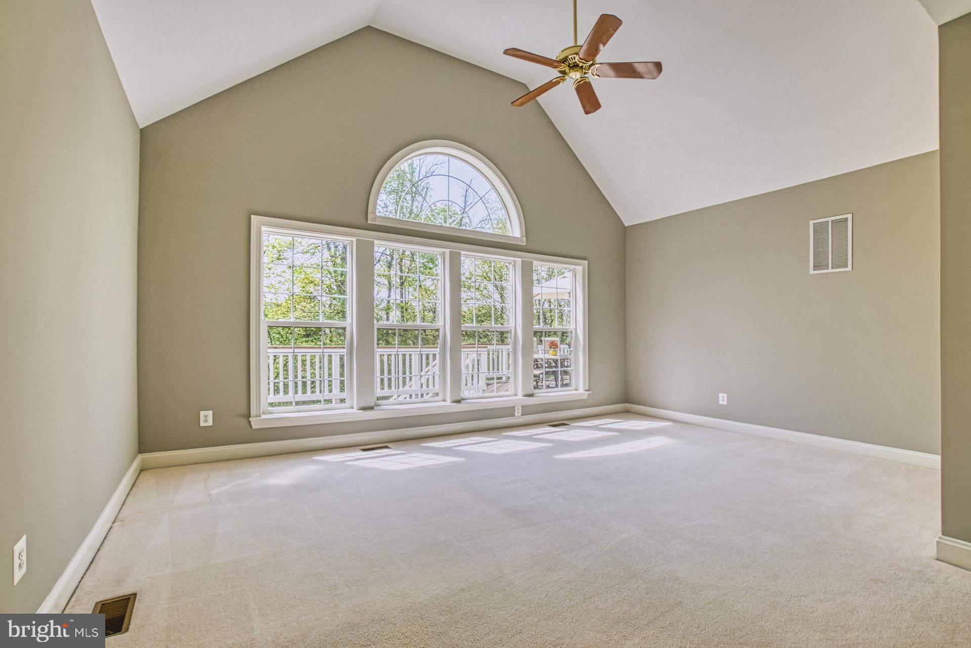 20052 Valhalla Square Ashburn, VA 20147 - Photo 12 of 30 SOUGHT-AFTER MAIN LEVEL MASTERSUITE