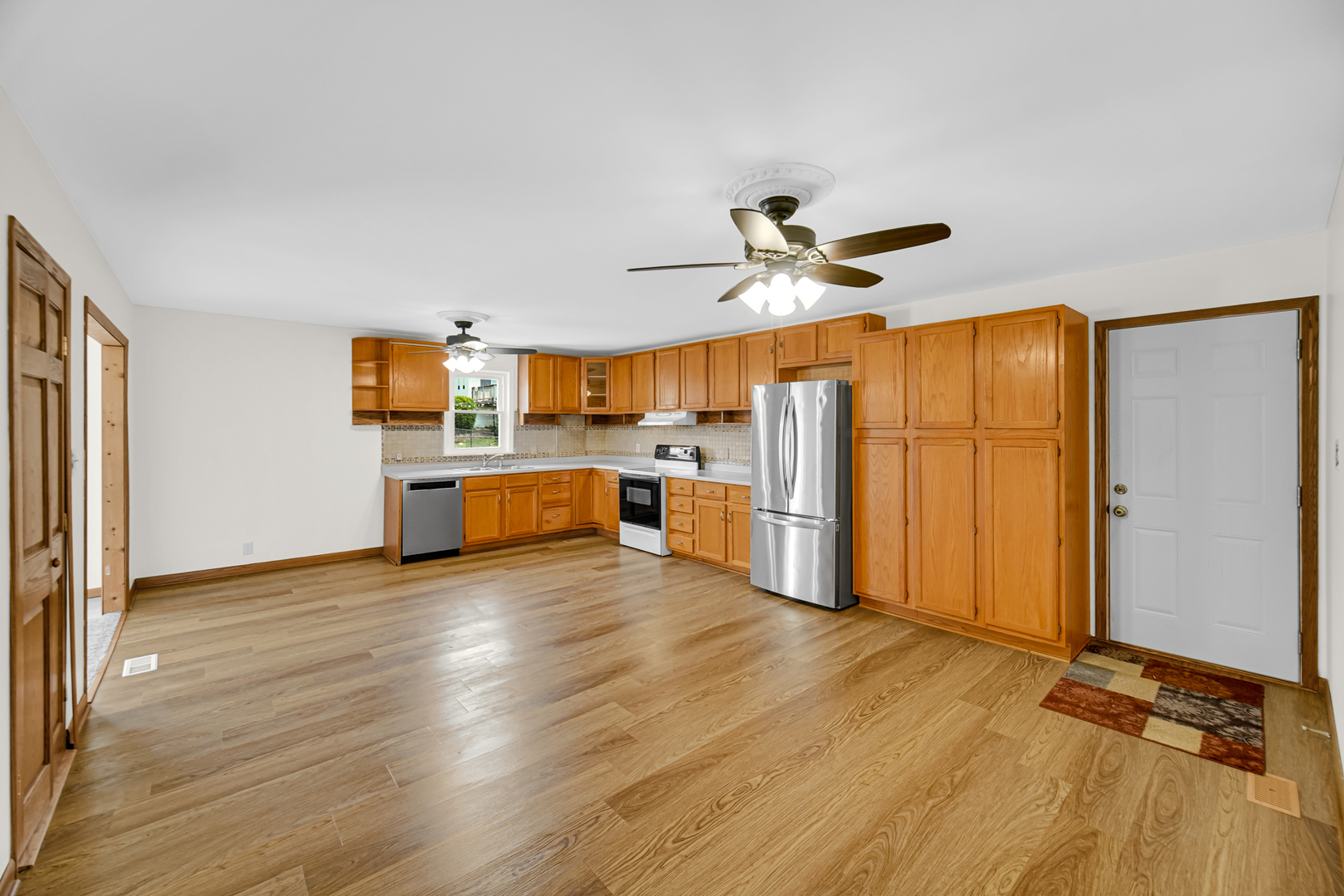 724 Union Avenue Romeoville, IL 60446 - Photo 5 of 25 Gallery Image 5