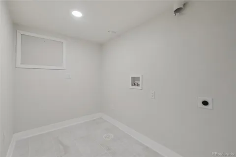 a view of an empty room with a kitchen