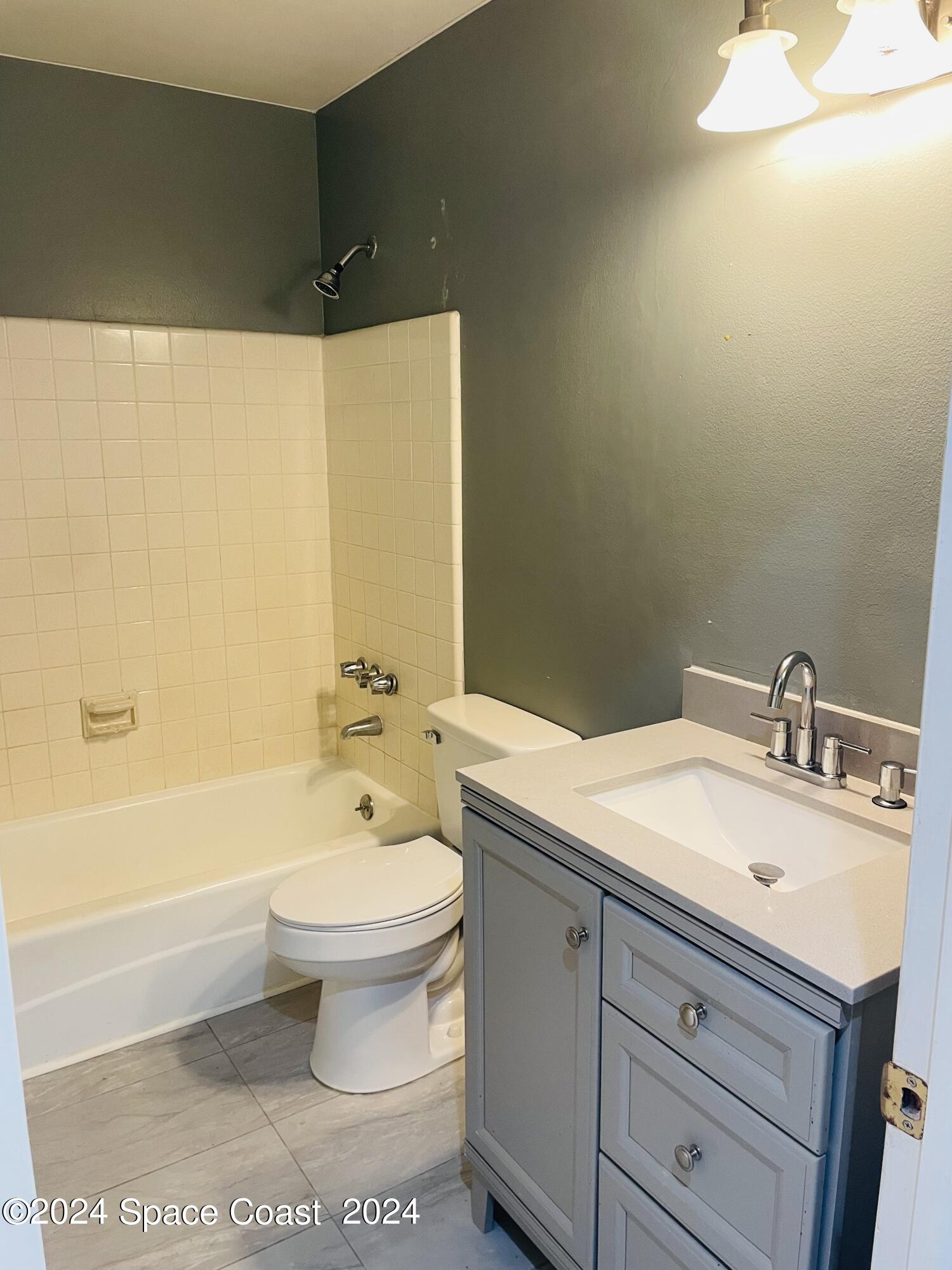 427 Rome Avenue Northeast Palm Bay, FL 32907 - Photo 9 of 20 Photo Sep 18 2024, 1 23 00 PM