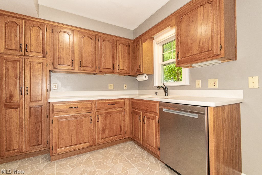 1398 Croyden Road Lyndhurst, OH 44124 - Photo 10 of 27