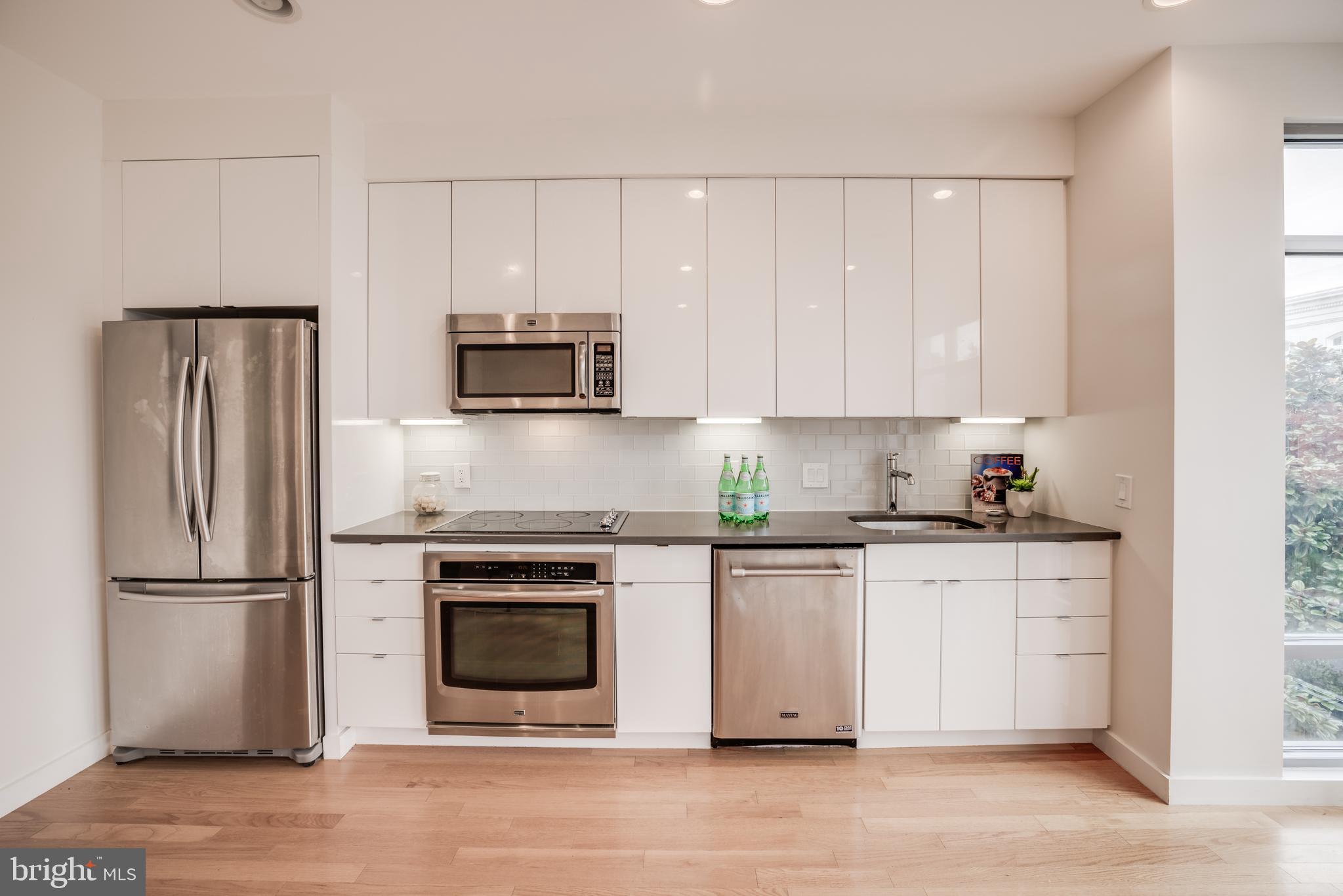 435 R Street Northwest, Unit 205 Washington, DC 20001 - Photo 3 of 14