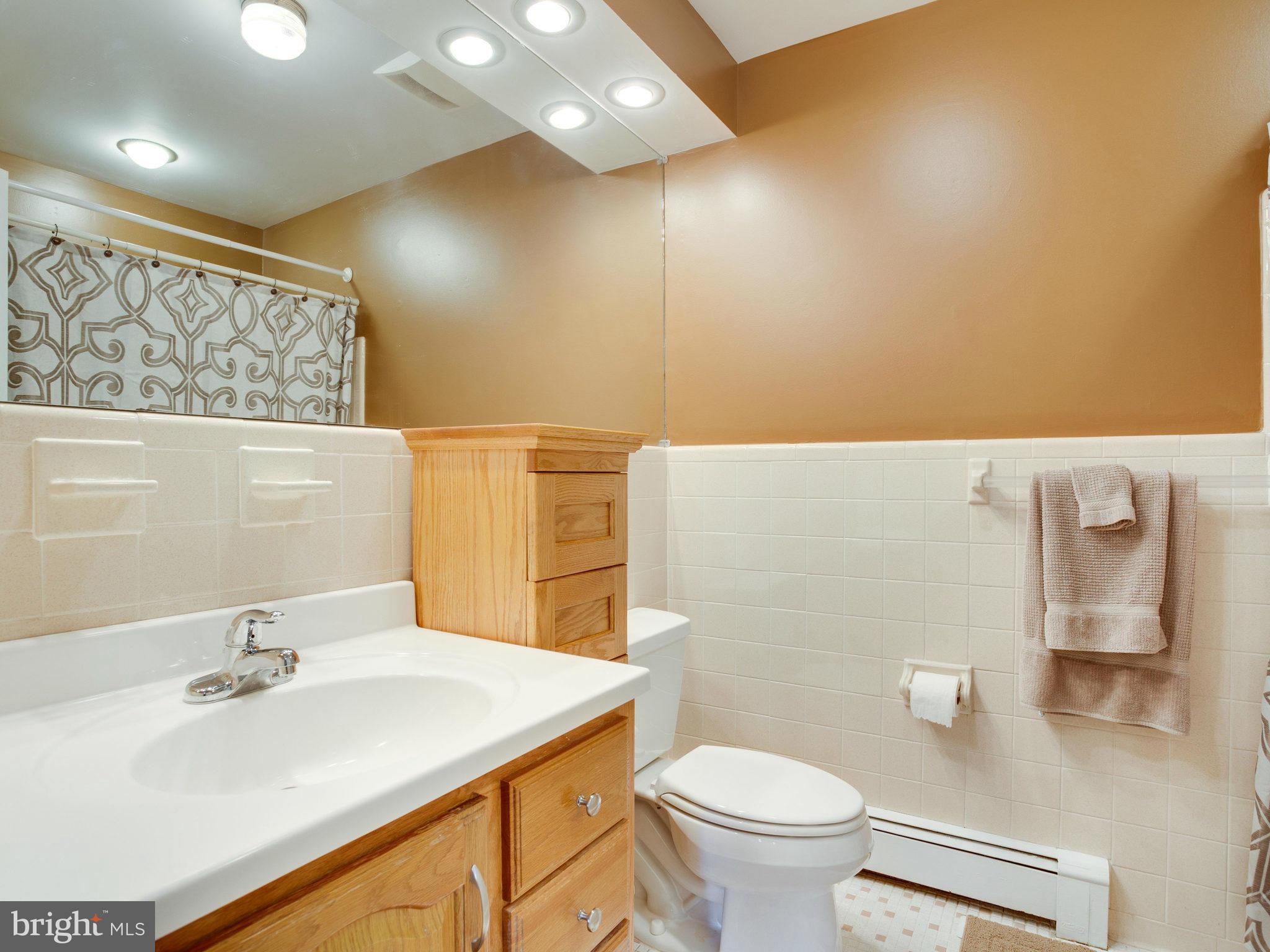 3428 Holland Cliffs Road Huntingtown, MD 20639 - Photo 19 of 28 Hall Bath