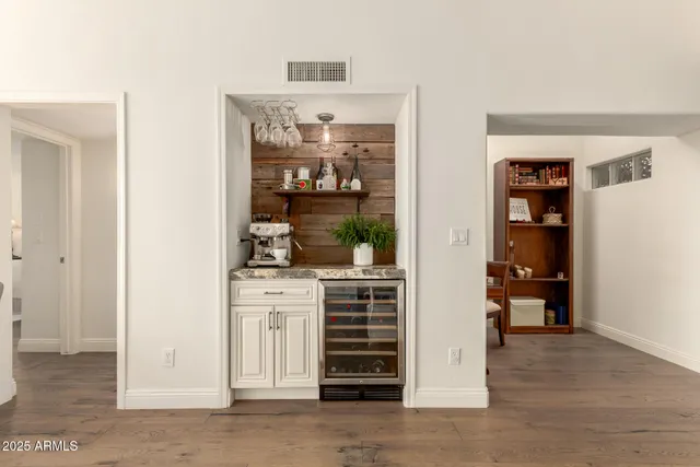 $1,215,000 | 3800 East Lincoln Drive, Unit 37, Phoenix, AZ 85018