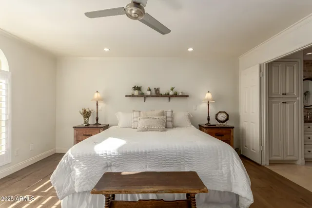 $1,215,000 | 3800 East Lincoln Drive, Unit 37, Phoenix, AZ 85018