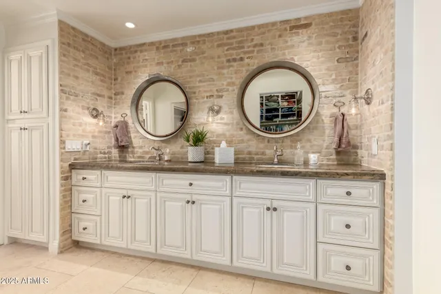 $1,215,000 | 3800 East Lincoln Drive, Unit 37, Phoenix, AZ 85018