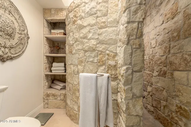 $1,215,000 | 3800 East Lincoln Drive, Unit 37, Phoenix, AZ 85018