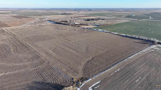 $299,897 | 1400-blk Barn Road, Solomon, KS 67480