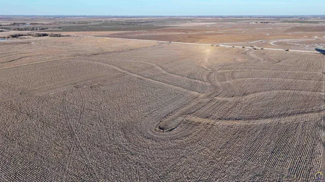 $299,897 | 1400-blk Barn Road, Solomon, KS 67480