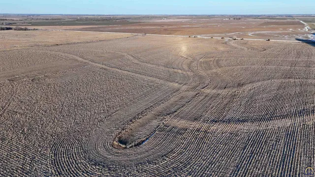 $299,897 | 1400-blk Barn Road, Solomon, KS 67480