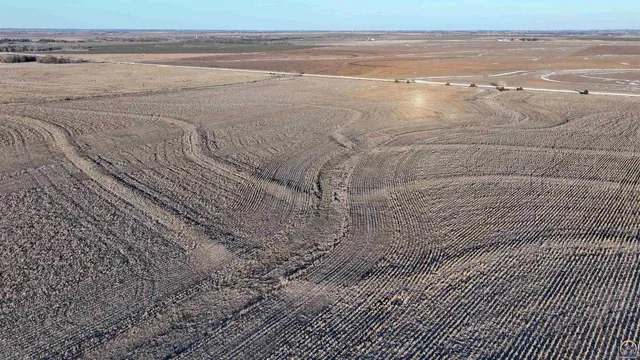 $299,897 | 1400-blk Barn Road, Solomon, KS 67480