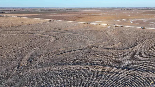 $299,897 | 1400-blk Barn Road, Solomon, KS 67480