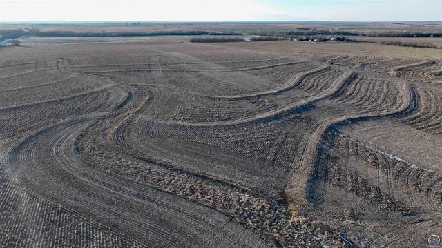 $299,897 | 1400-blk Barn Road, Solomon, KS 67480