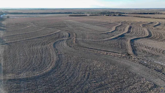 $299,897 | 1400-blk Barn Road, Solomon, KS 67480